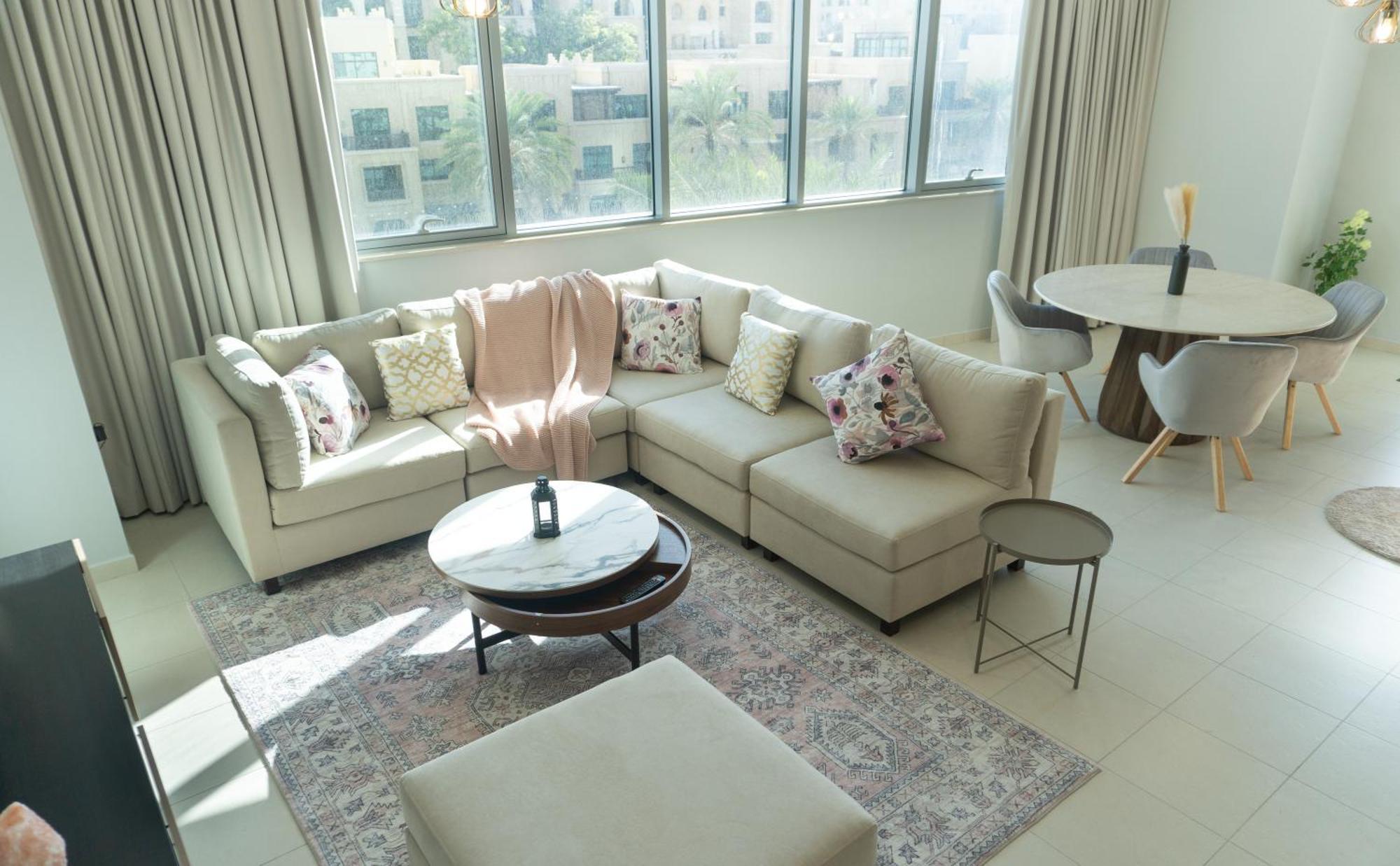 Downtown Oasis, Burj Khalifa Views, Luxury Amenities *