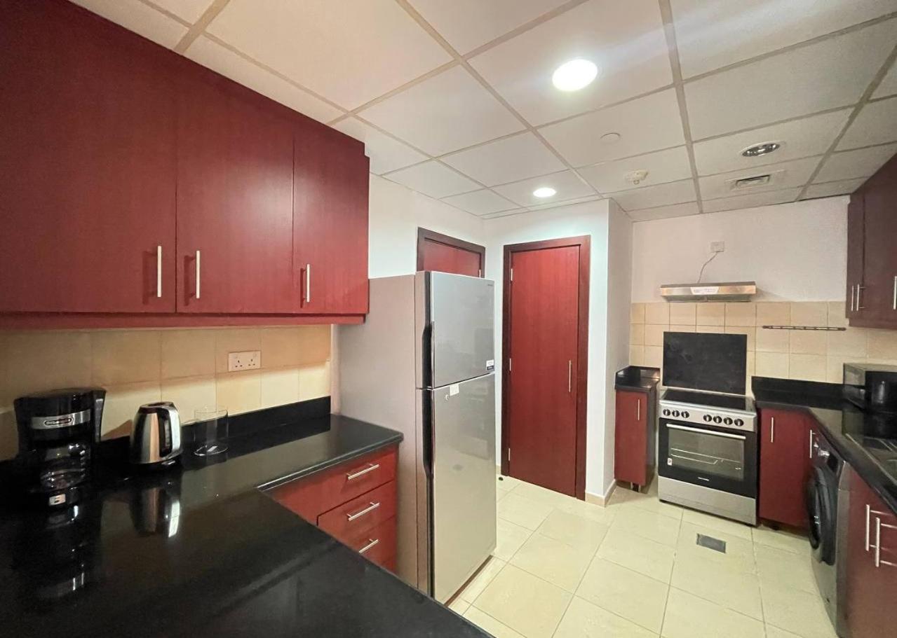 Luxury Jbr , Beach , Pool , Parking Apartemen *