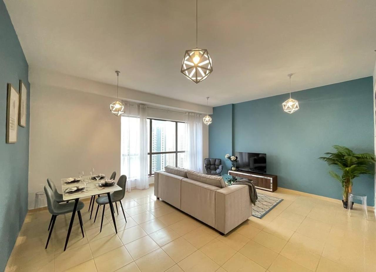 Luxury Jbr , Beach , Pool , Parking Apartemen Dubai