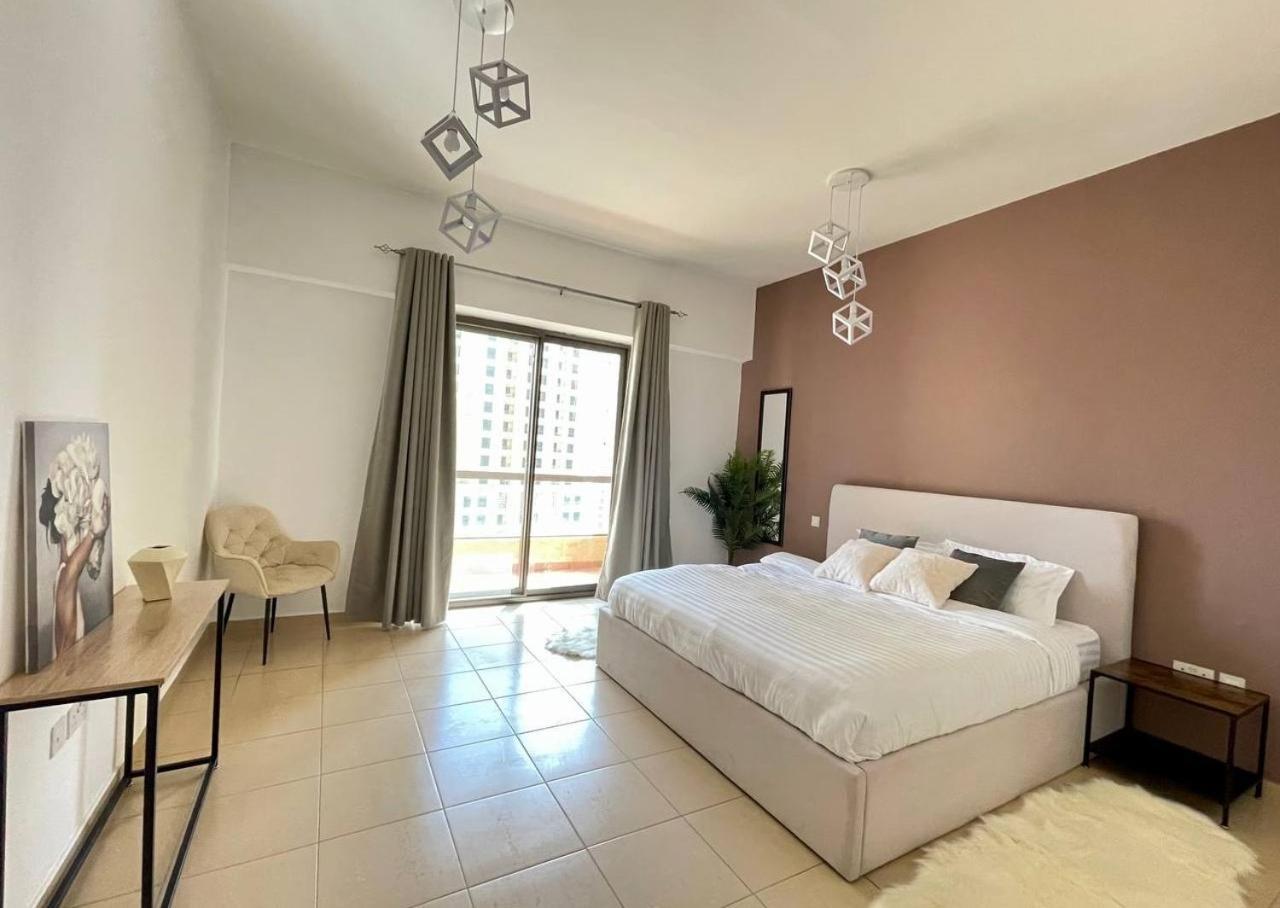 Luxury Jbr , Beach , Pool , Parking Apartemen *