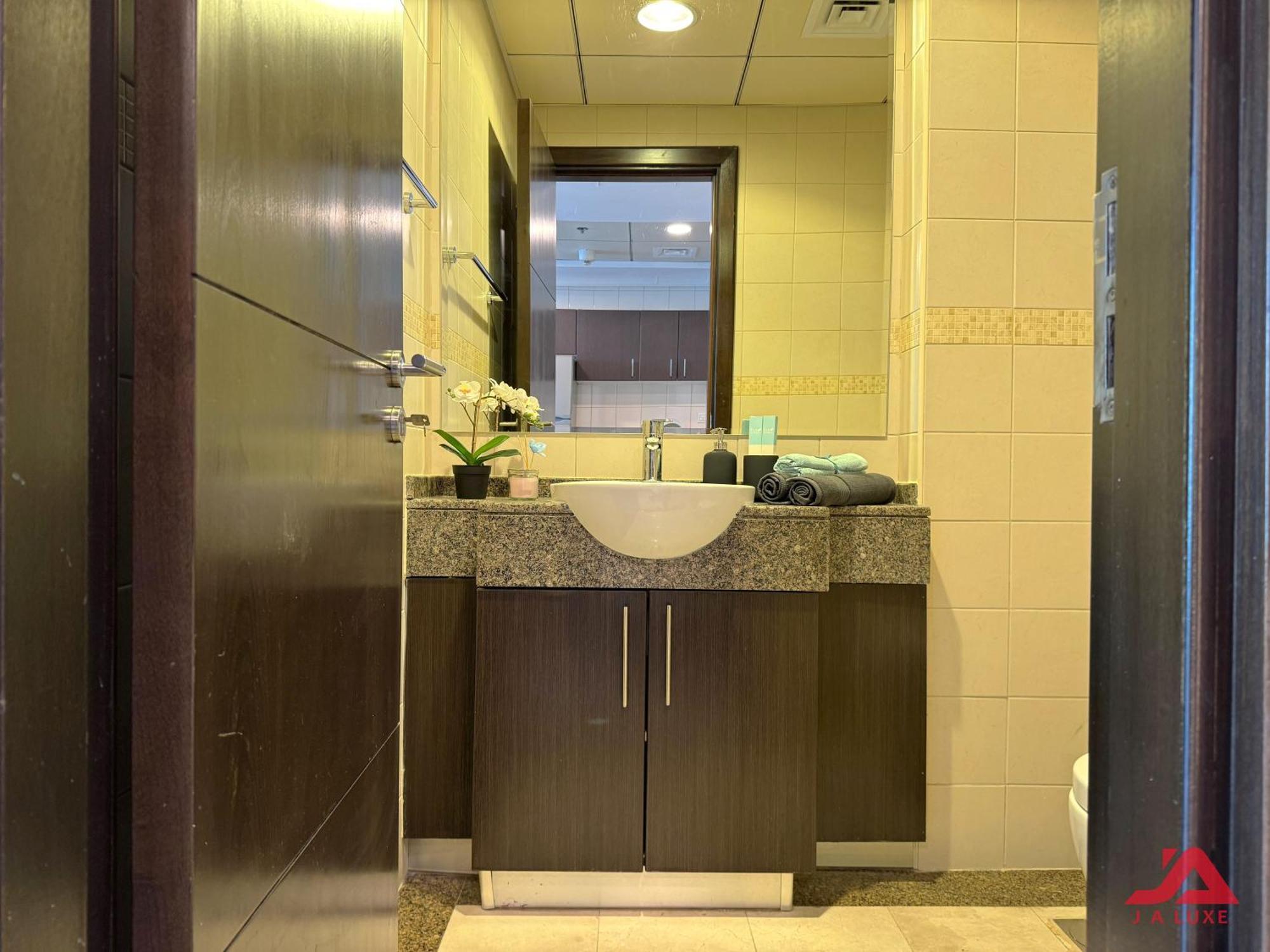 Apartment Lovely Full Marina View 1br Apt In Bay Central Tower, Marina With Modern Gym & Pool, Steps To Beach & Metro
