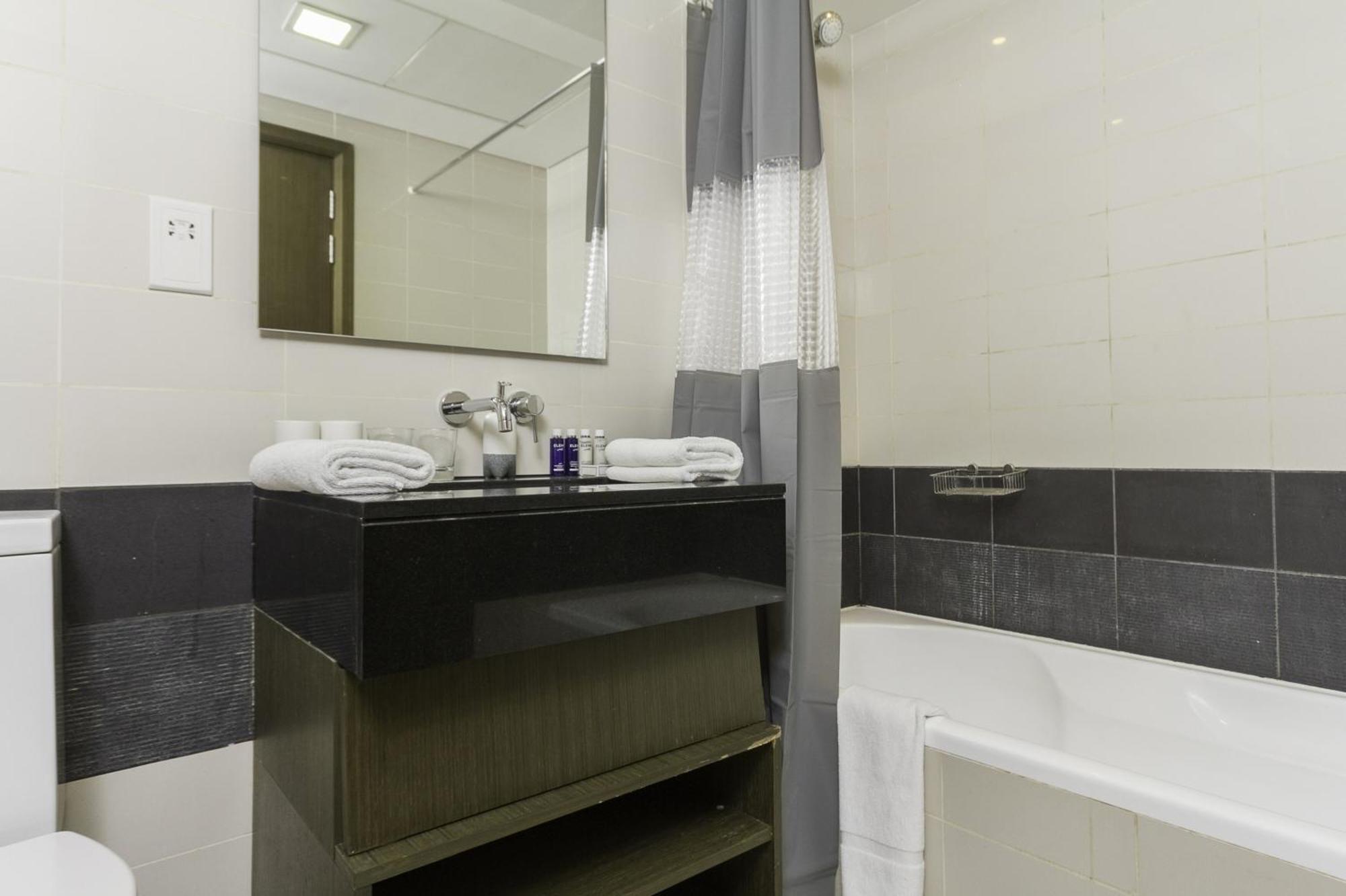 Apartamento Maison Privee - Apt With Danish Twist & Burj Khalifa Views Dubái