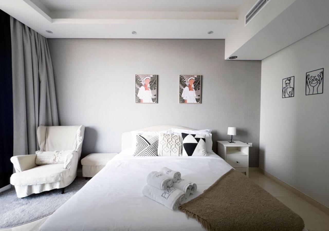 Canal Access Studio, 1 Min Walk To Business Bay Marina * Dubai
