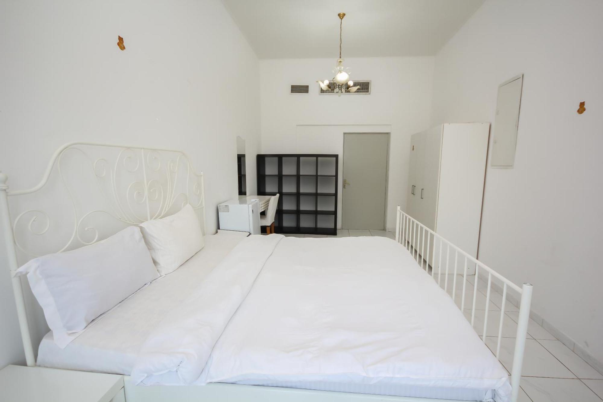 Pensión Comfortable Private In Compound Housing *