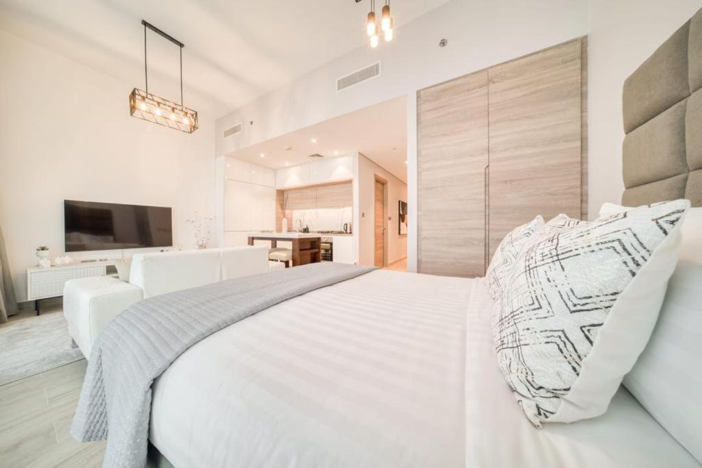 Bright With Mesmerizing Canal And View Appartement