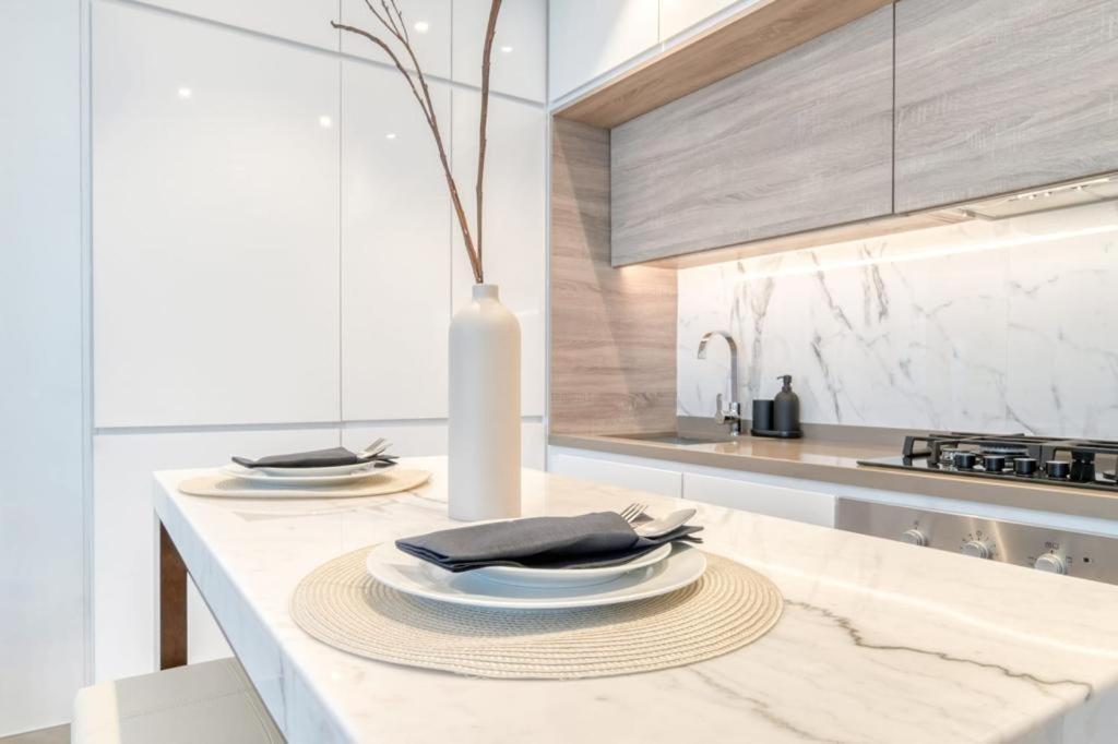 Bright With Mesmerizing Canal And View Appartement *