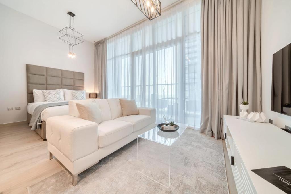 Bright With Mesmerizing Canal And View Appartement