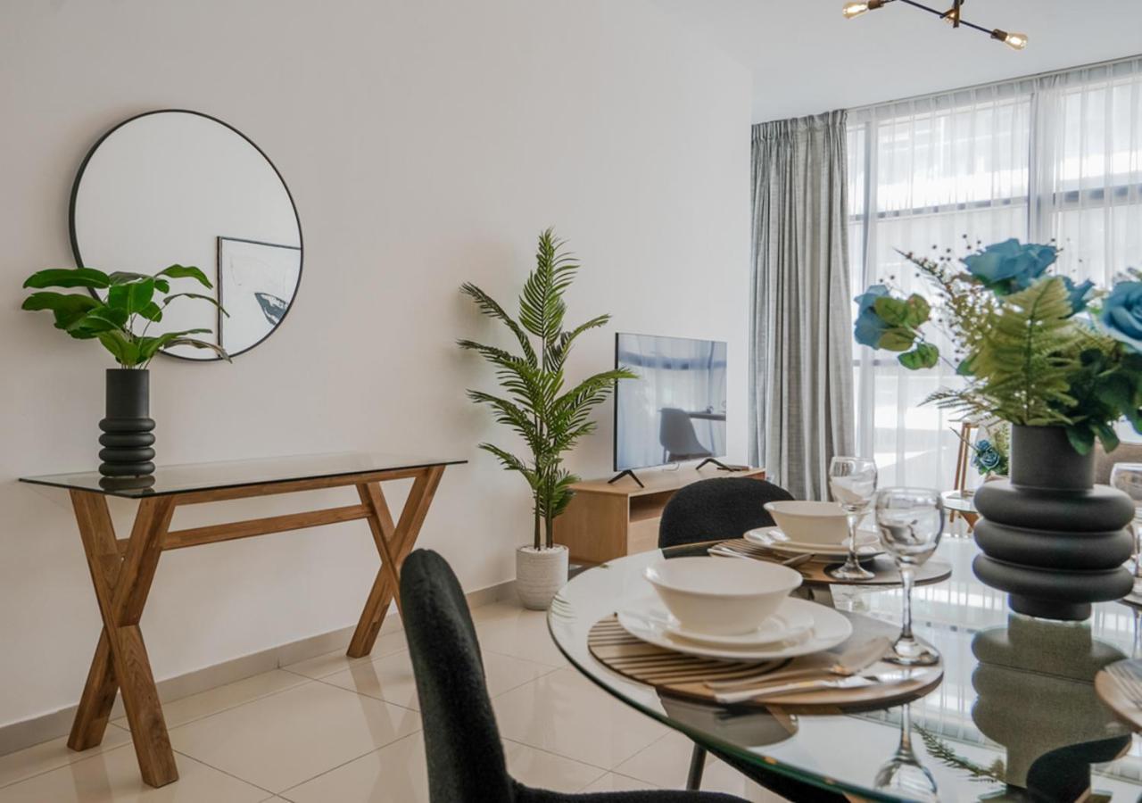 Host And - Luxury In Orchid, Damac Hills With Premium Amenities