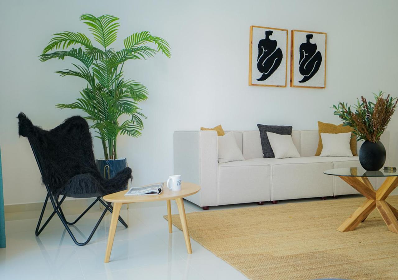 Host And - Luxury In Orchid, Damac Hills With Premium Amenities *