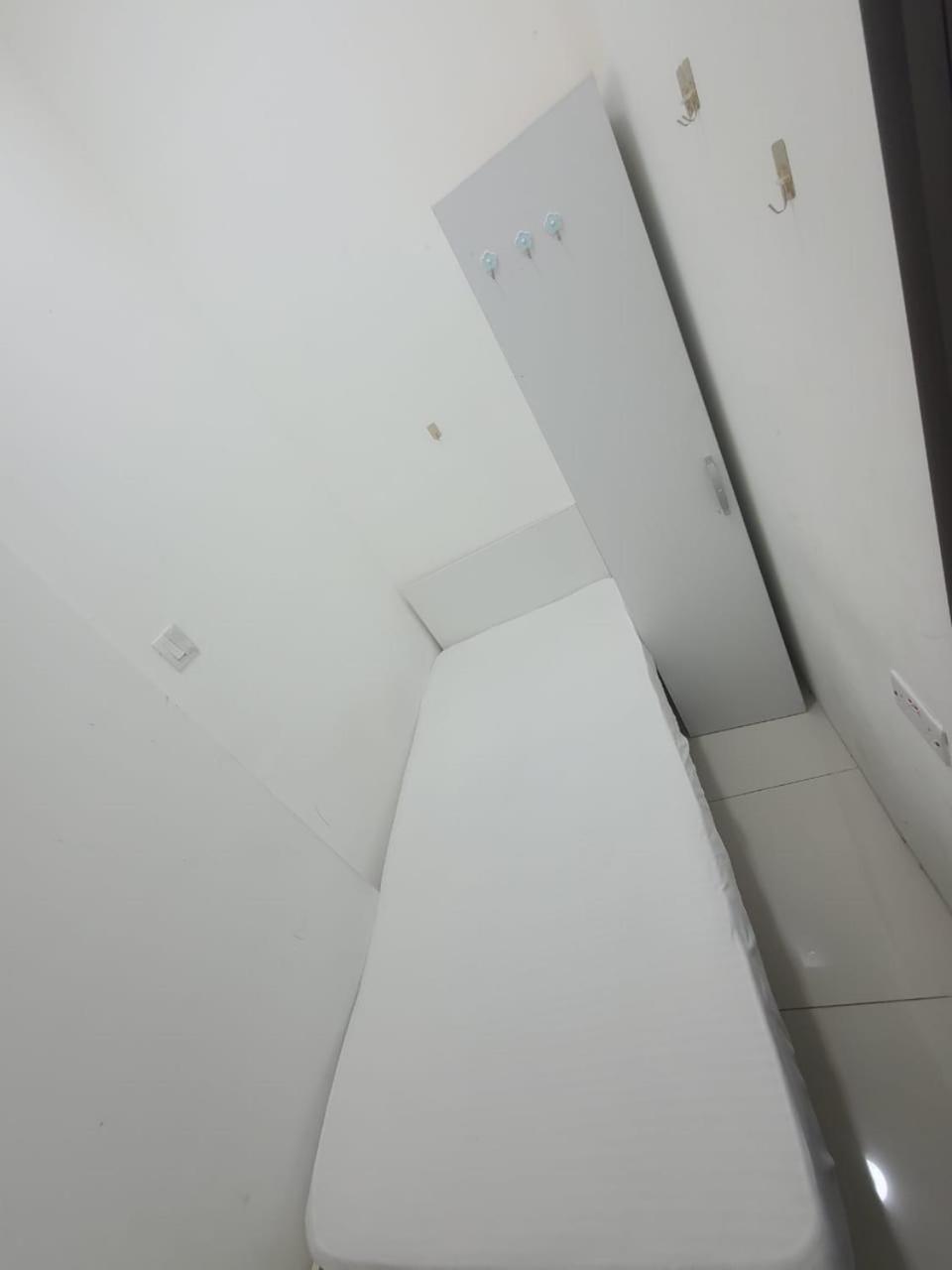 Cute And Small Partitions For Girls In Dubai- Female Guests Only فتيات فقط Apartamento