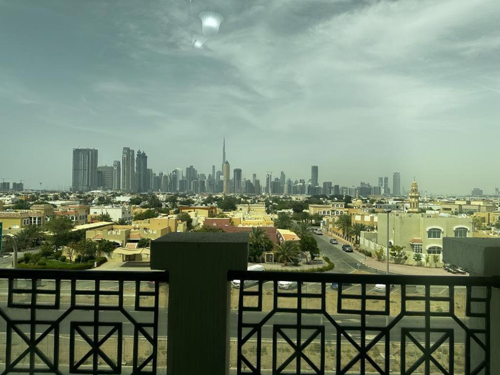 Cute And Small Partitions For Girls In Dubai- Female Guests Only فتيات فقط Apartamento