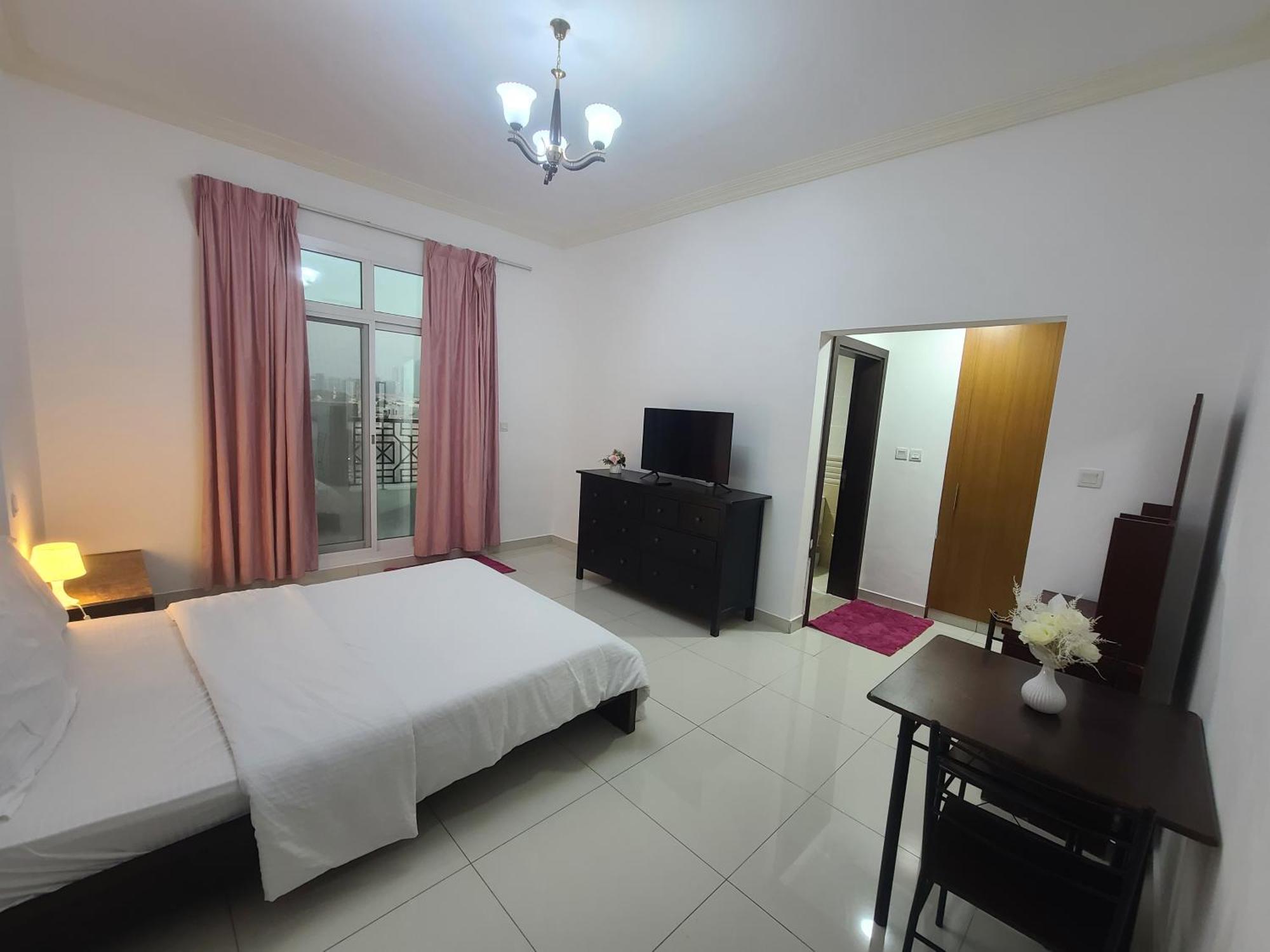 Apartamento Cute And Small Partitions For Girls In Dubai- Female Guests Only فتيات فقط *