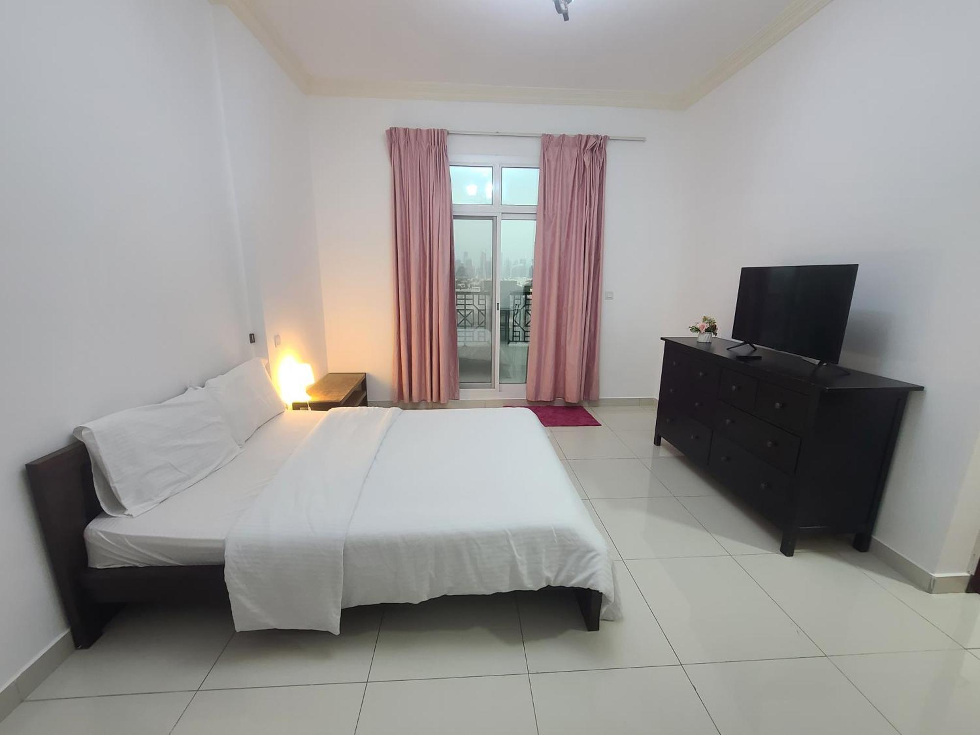 Cute And Small Partitions For Girls In Dubai- Female Guests Only فتيات فقط * Dubai