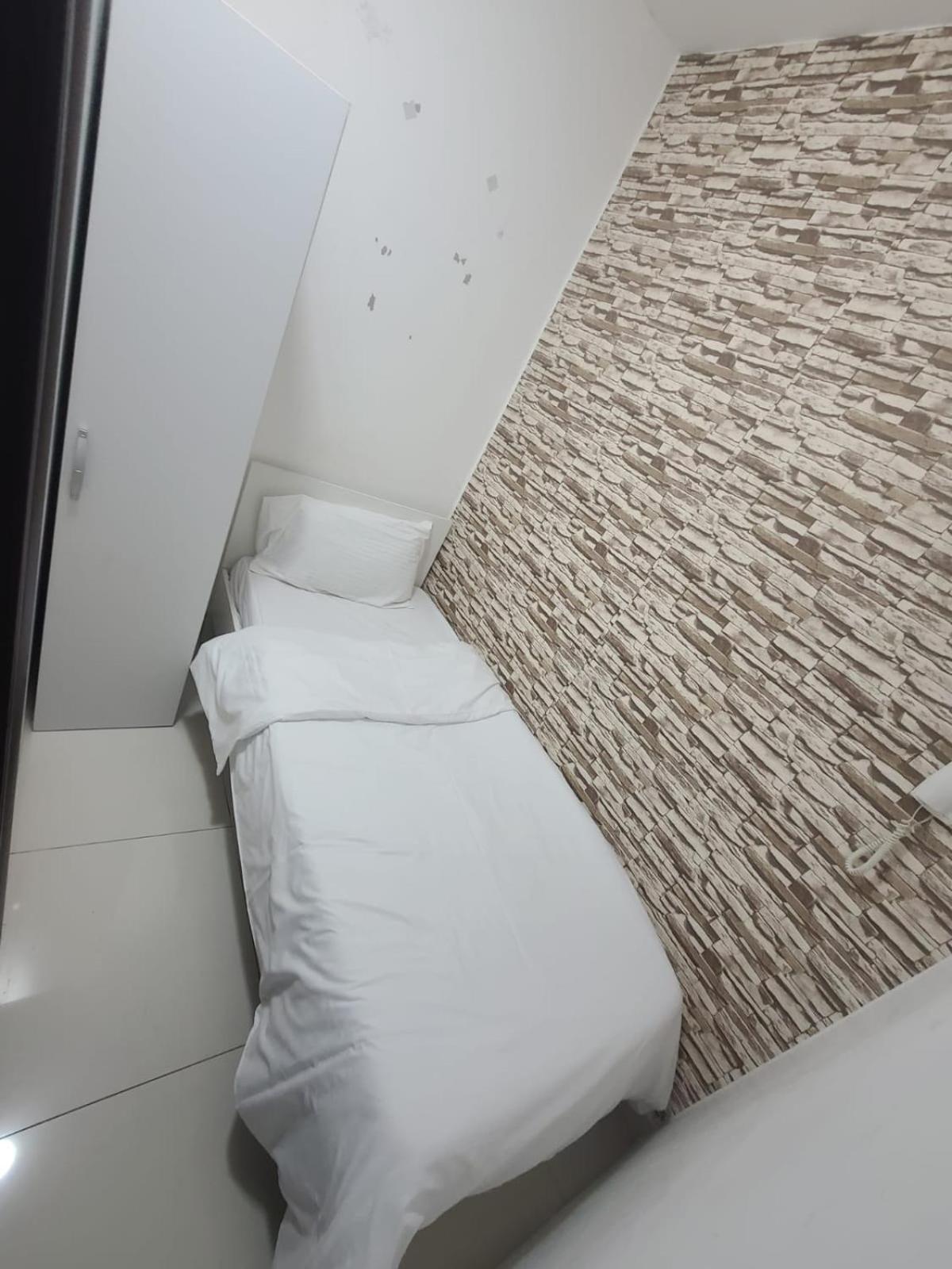 Cute And Small Partitions For Girls In Dubai- Female Guests Only فتيات فقط Apartamento