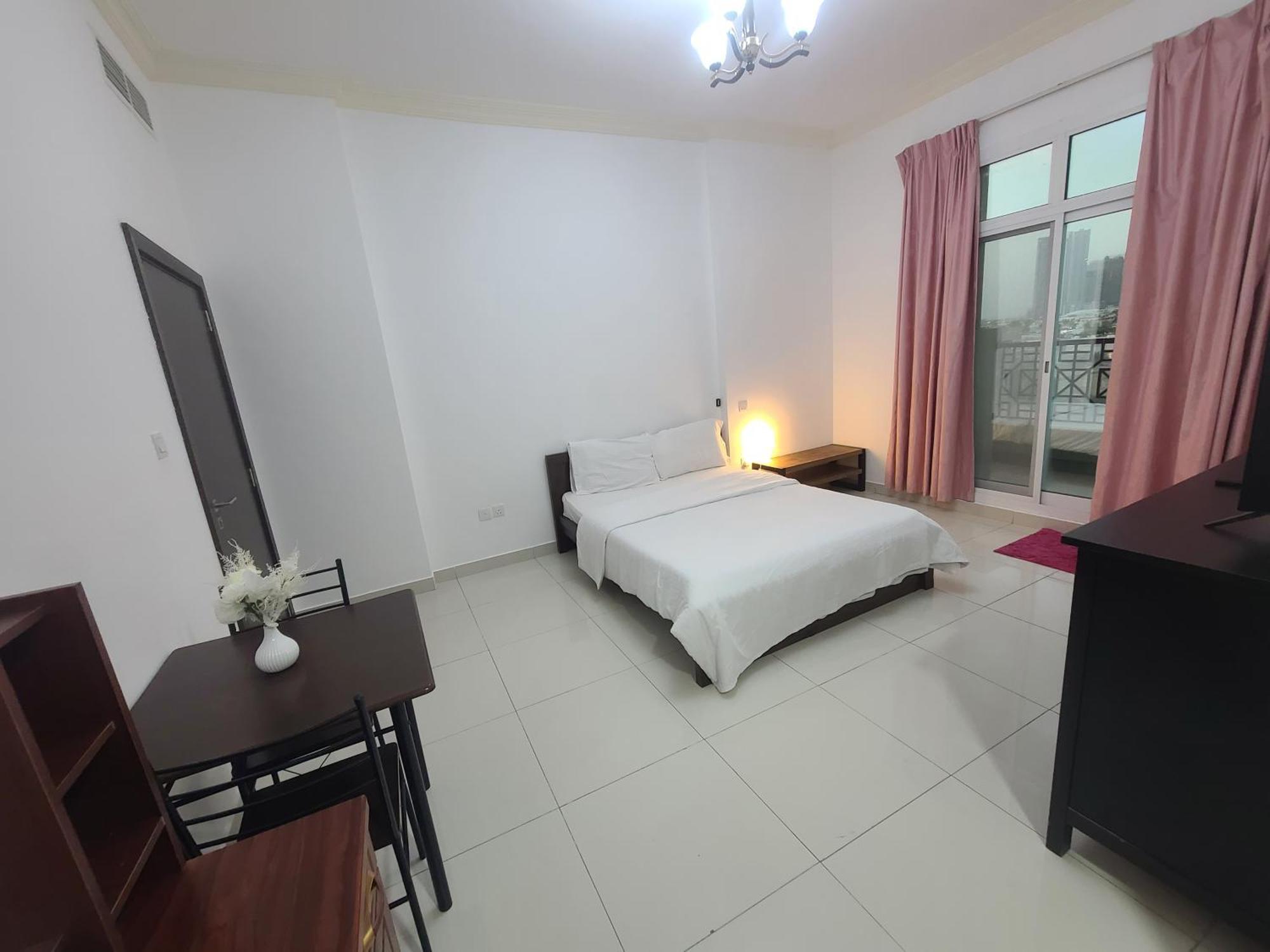 Apartament Cute And Small Partitions For Girls In Dubai- Female Guests Only فتيات فقط