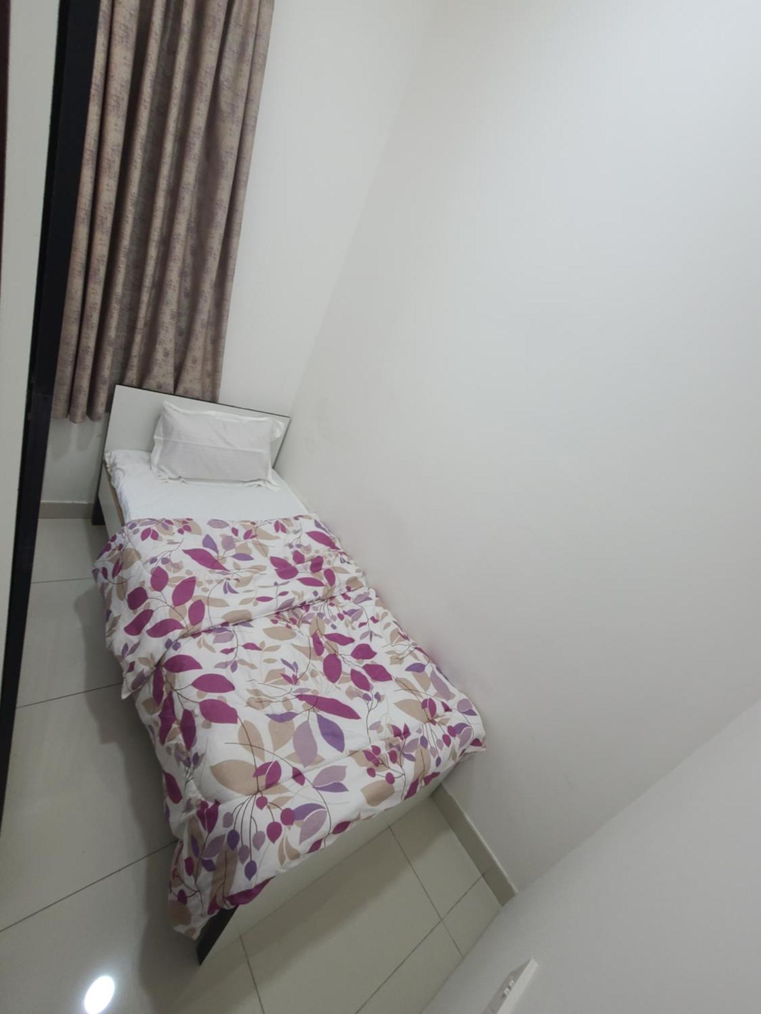 Cute And Small Partitions For Girls In Dubai- Female Guests Only فتيات فقط *