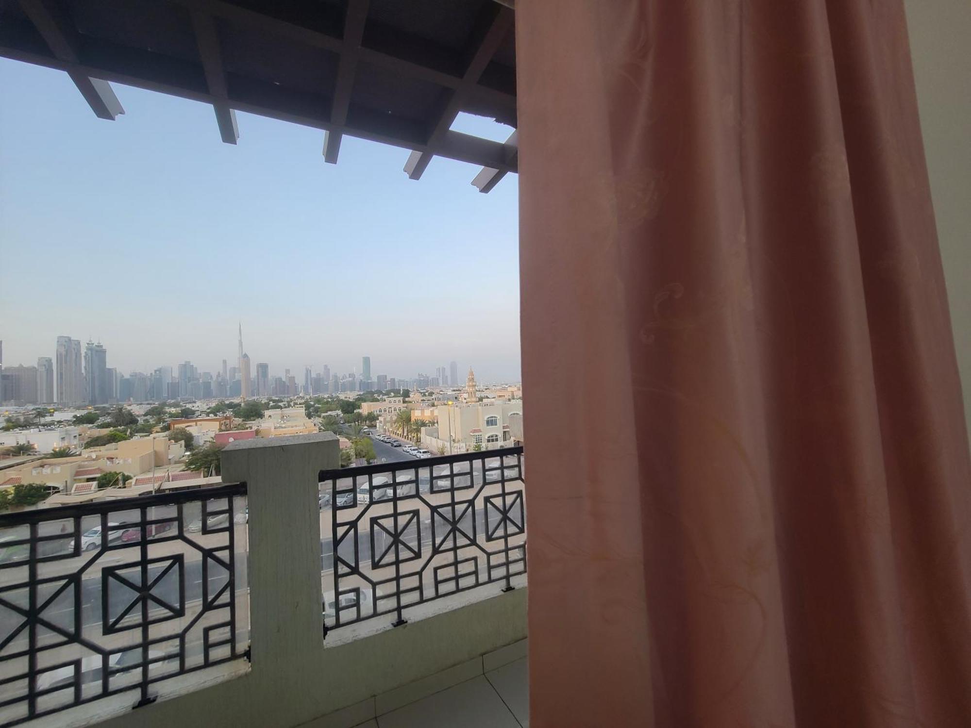 Cute And Small Partitions For Girls In Dubai- Female Guests Only فتيات فقط Apartamento