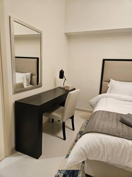 Brand New Huge 2 Bedroom Skyline View *
