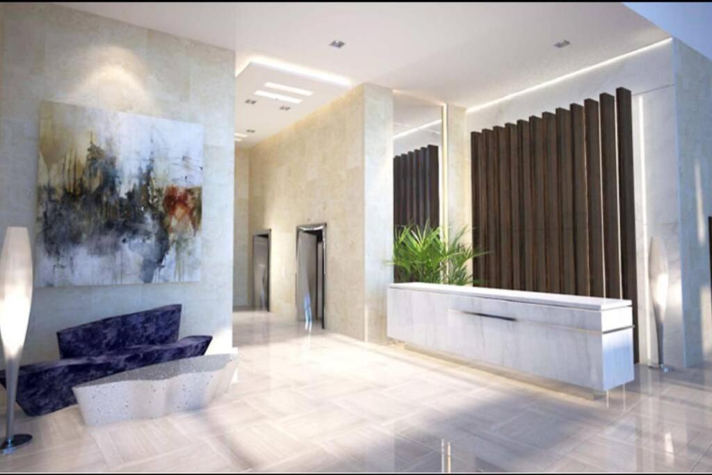 Brand New Huge 2 Bedroom Skyline View Appartement *