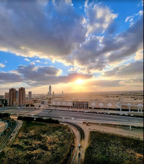Brand New Huge 2 Bedroom Skyline View Appartement