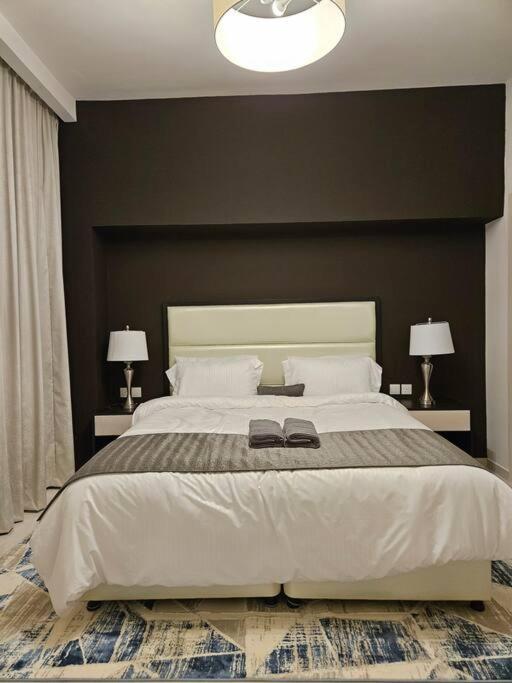 Brand New Huge 2 Bedroom Skyline View Appartement