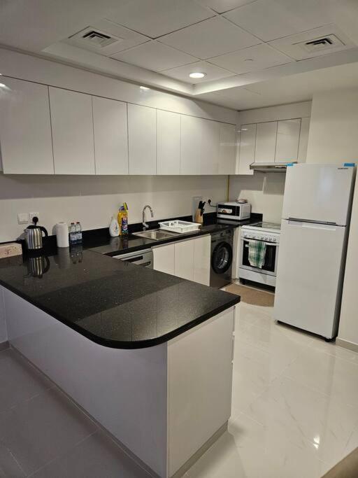 Appartement Brand New Huge 2 Bedroom Skyline View *