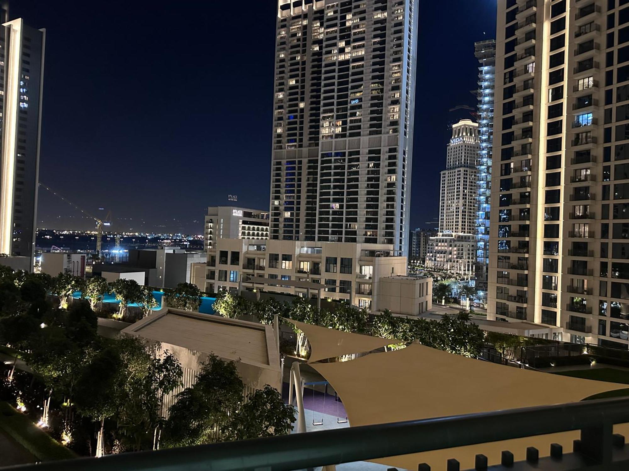 Creek Harbour Retreat: Luxurious 2-br Apartemen