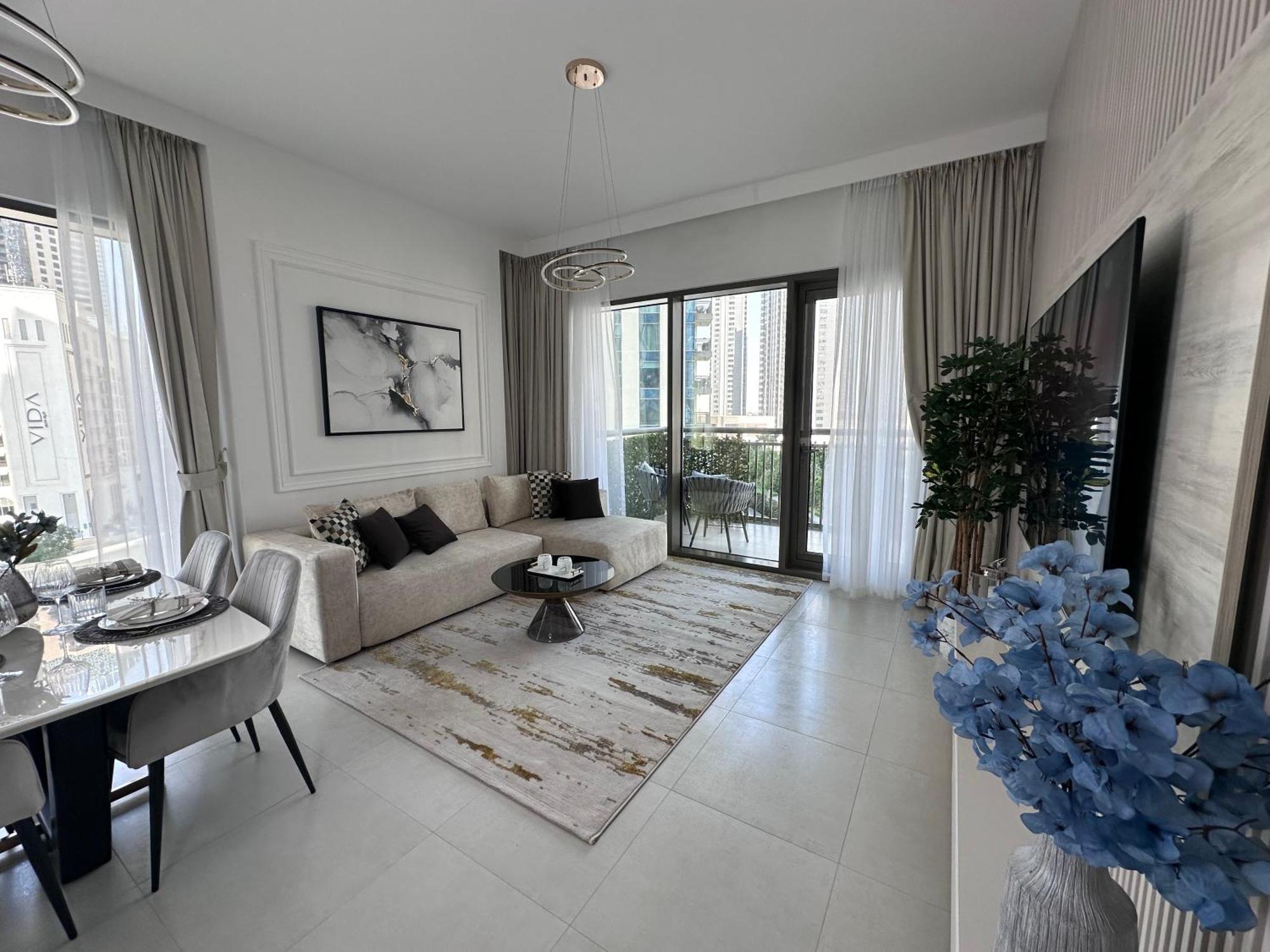 Creek Harbour Retreat: Luxurious 2-br Apartemen