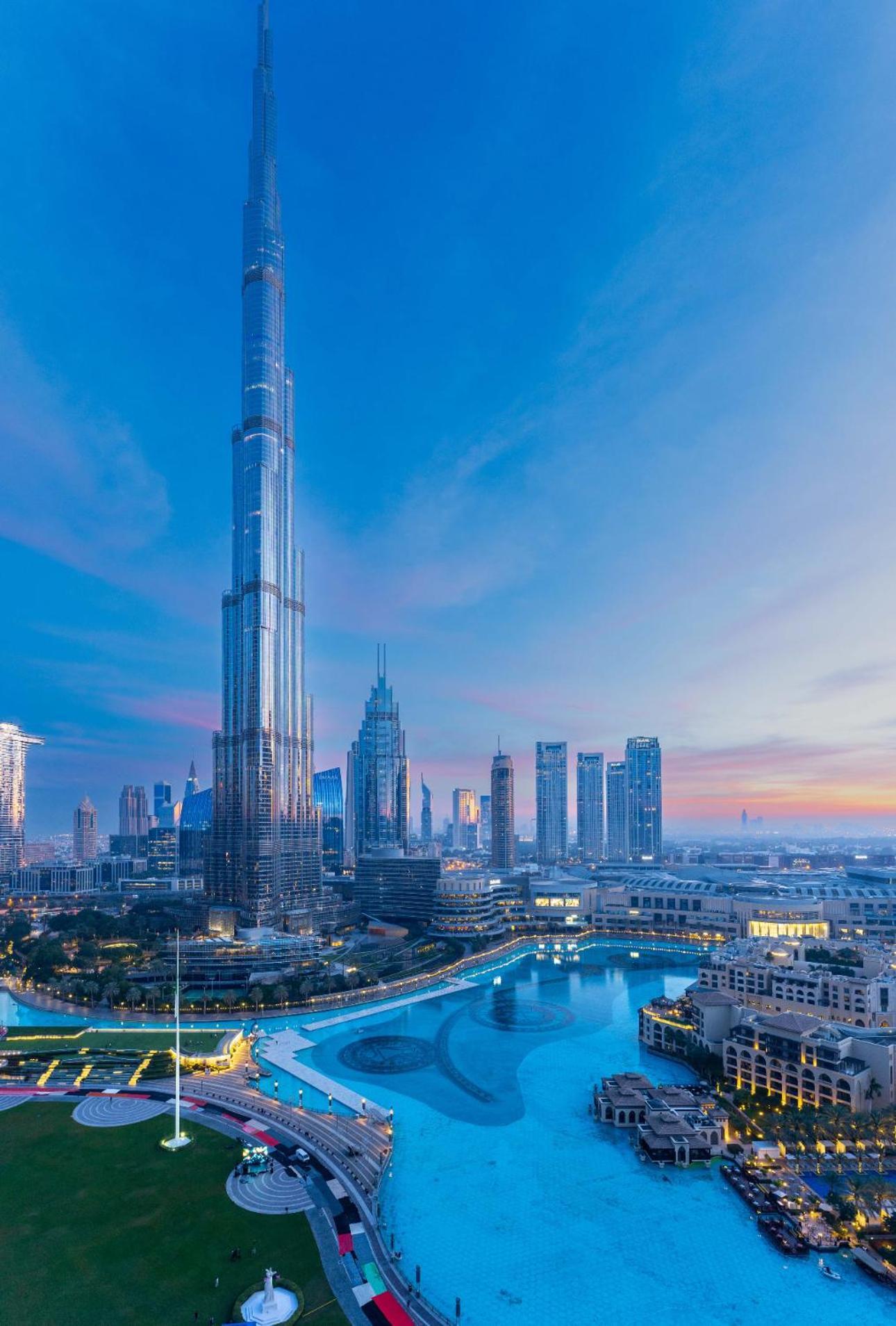 Spectacular Burj & Fountain View - Luxurious 3 Bedrooms & Maids - The Residences * Dubái