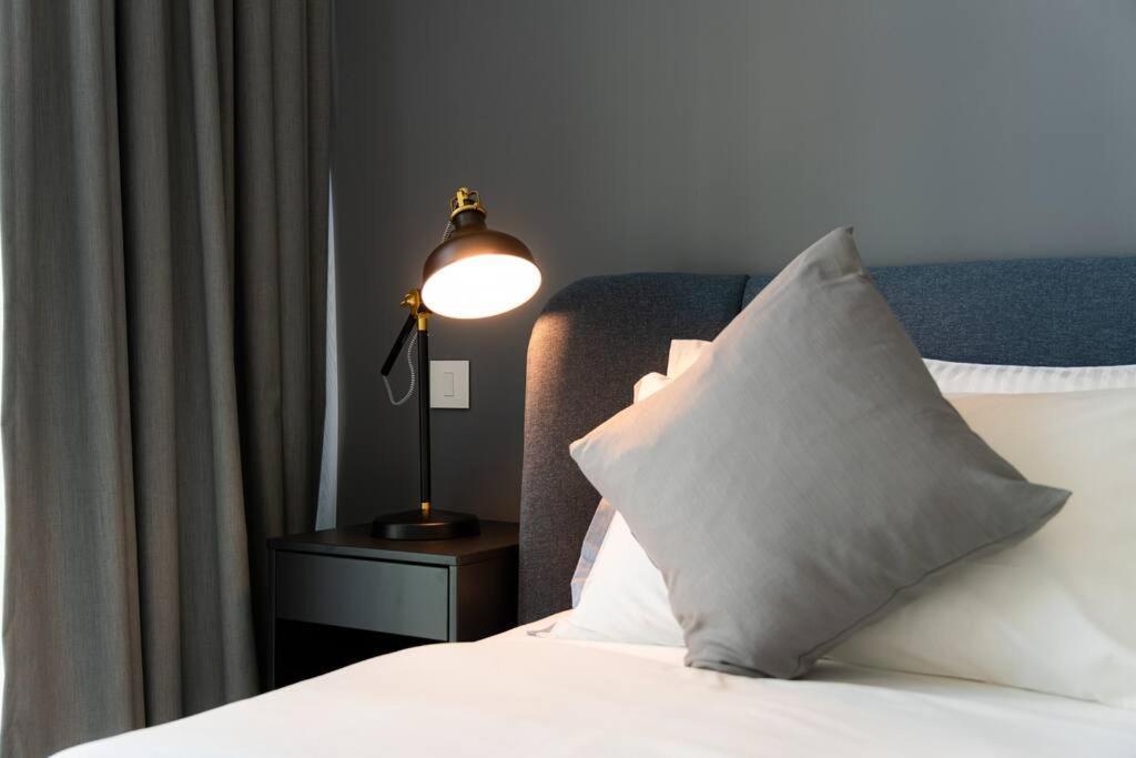 Apartamento Elite Escape - 1 Bhk Getaway With Mall Access - 1502 *