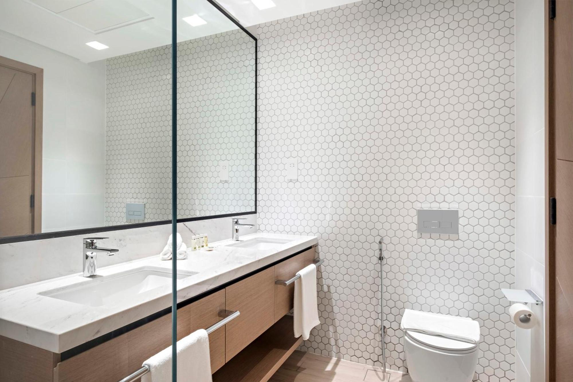 Amazing 2br With A Lagoon View In Creek Harbour Appartement *