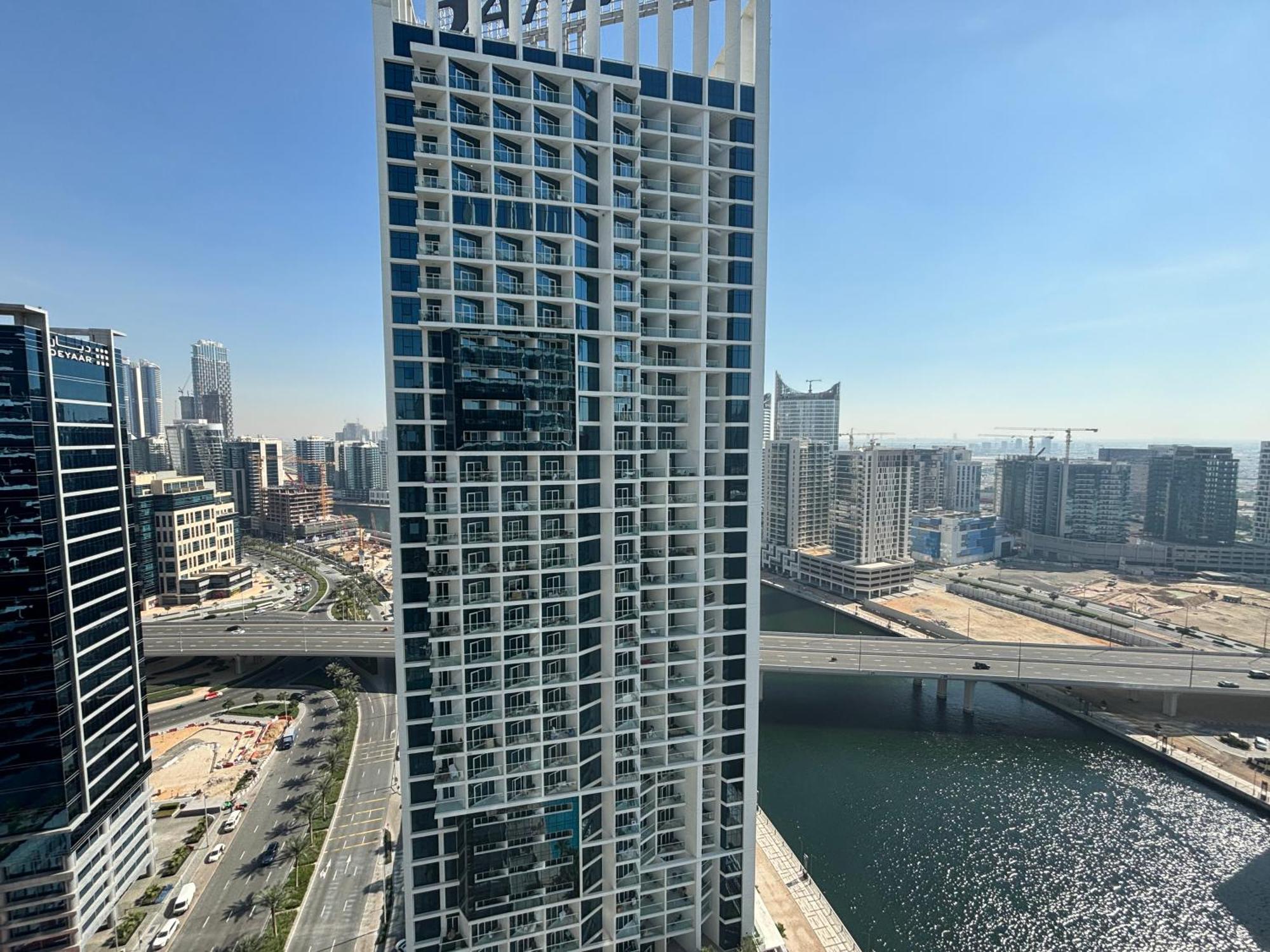 Deluxe Business Bay - Canal View - Gym & Pool Dubaï