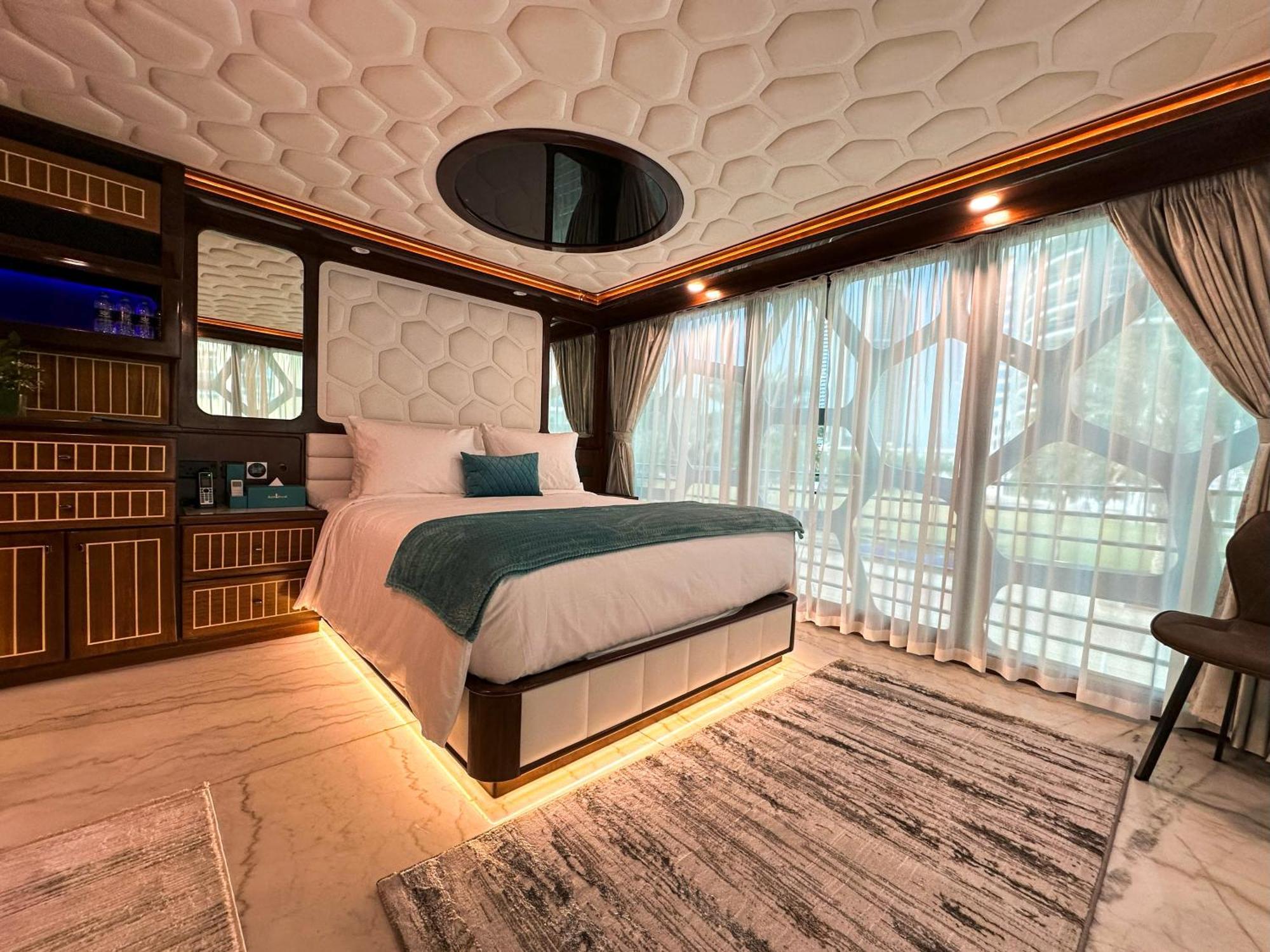 Overnight Super Yacht - Orchid Botel