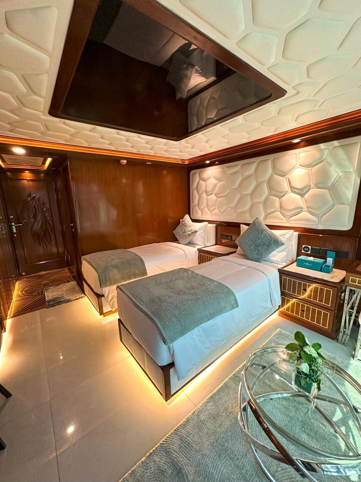 Overnight Super Yacht - Orchid Botel Dubai
