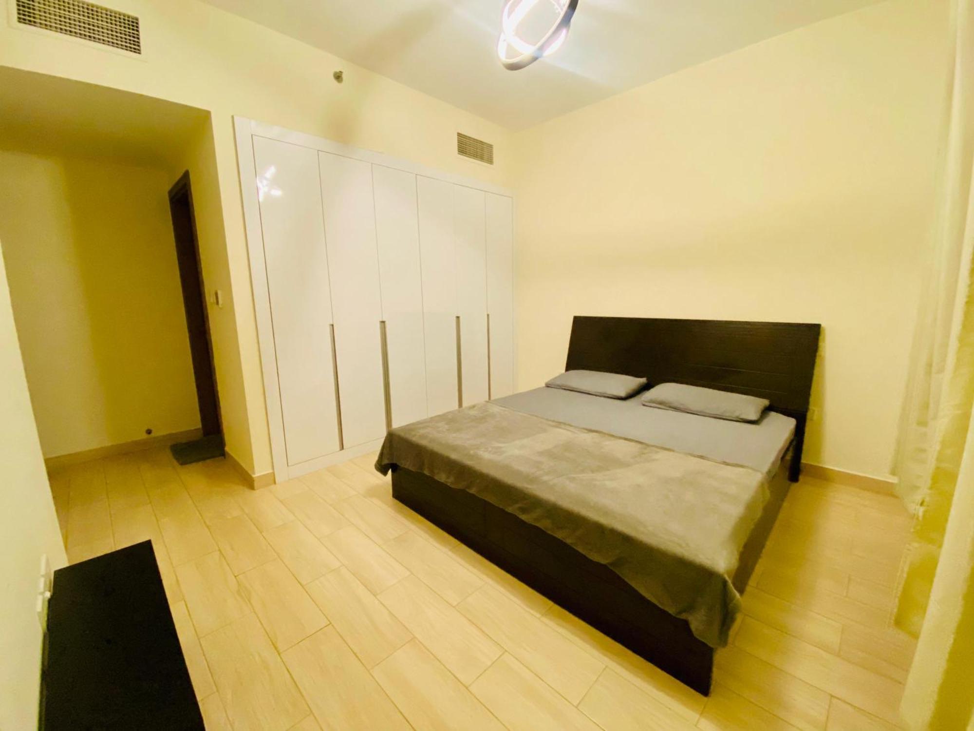 Executive Master Bedroom In Shared Appartement Dubai