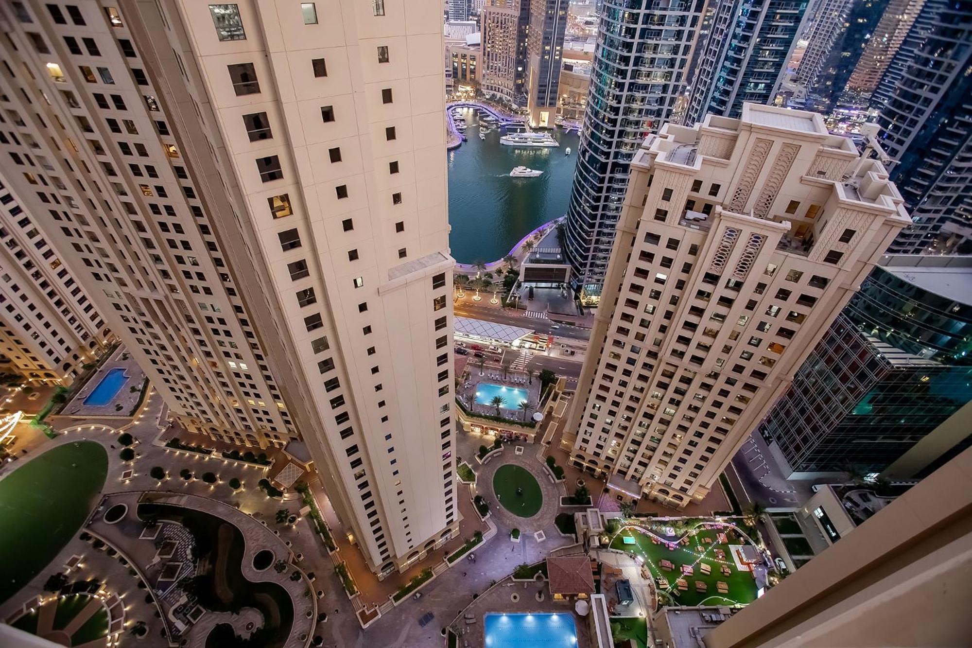 Berloga Capsule Jbr Hostal