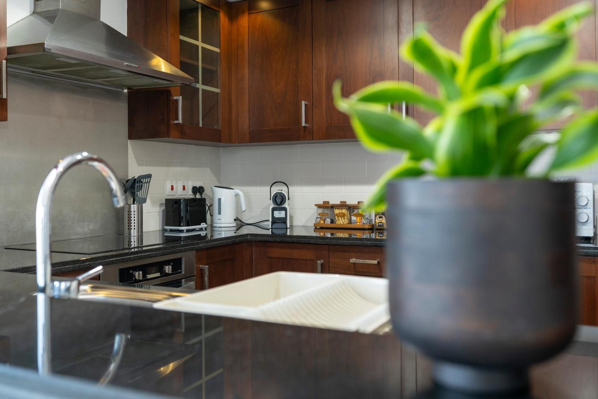 Prestige Living 2br With Full Burj Khalifa And Fountain View By Apartamento