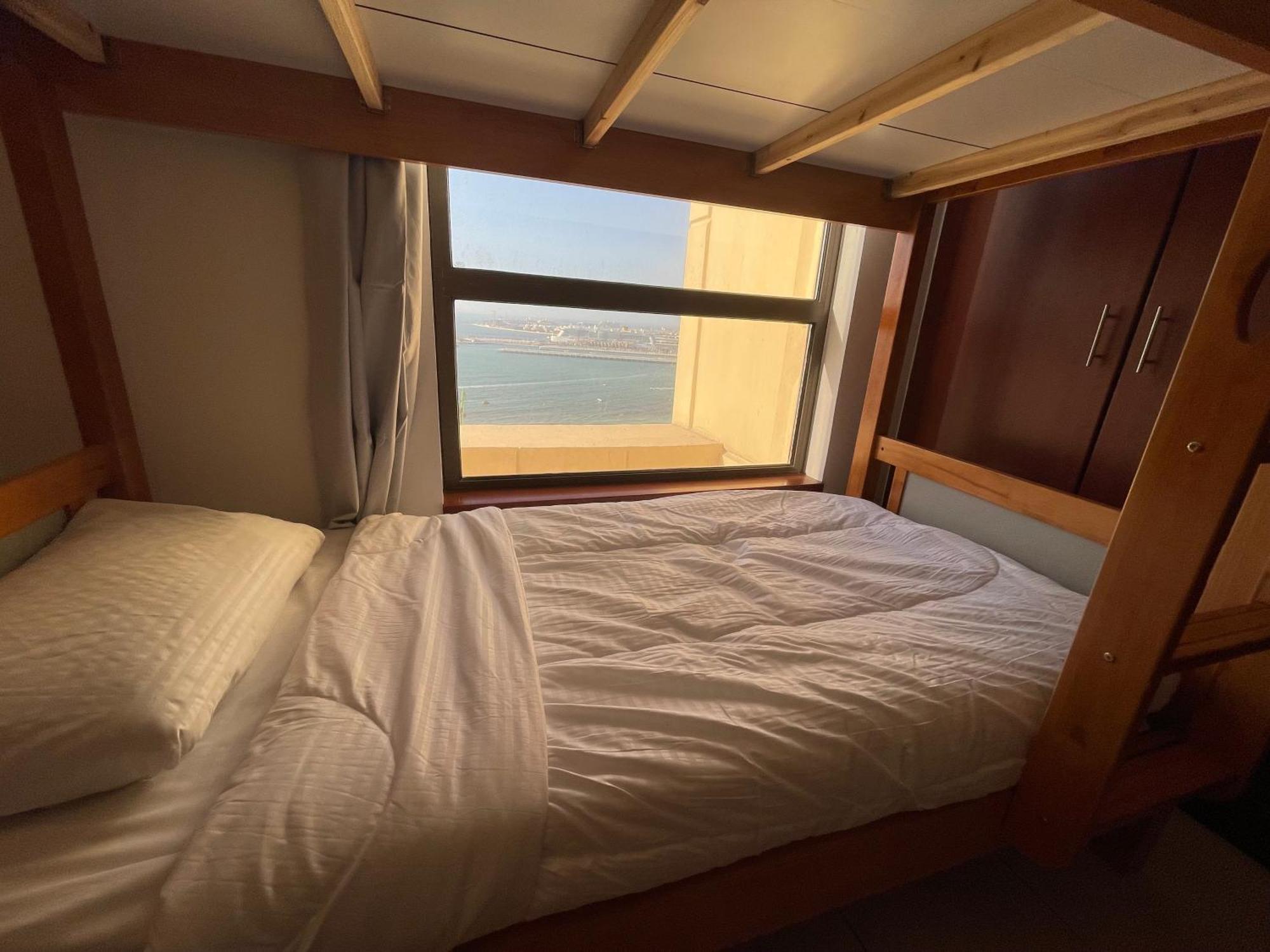 Seaview Beach Jbr - Walk To Beach - Gym - Pool - Metro Station * Dubái