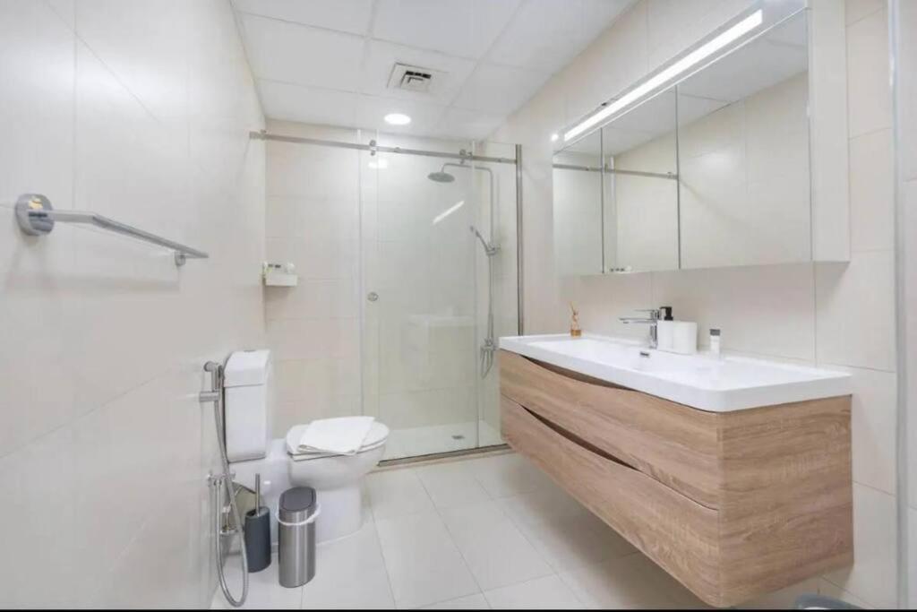 Nr Beach/2 Bed Upgraded/terrace Appartement *