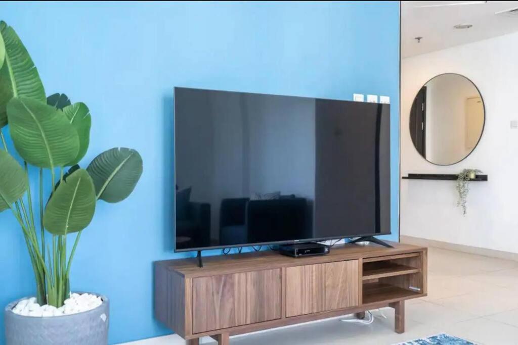 Appartement Nr Beach/2 Bed Upgraded/terrace Dubaï
