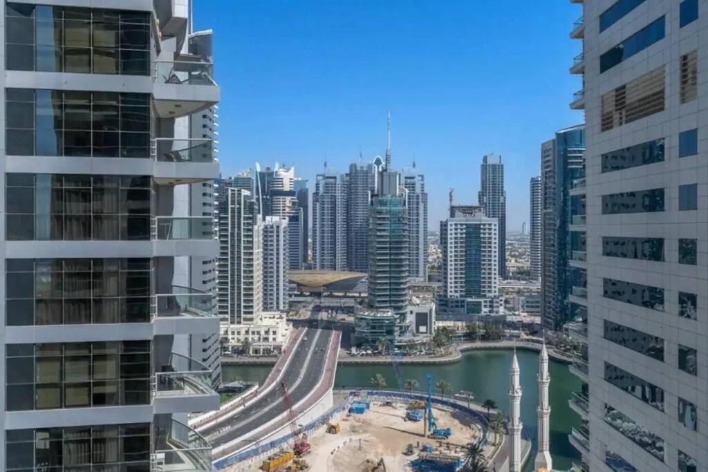 Appartement Nr Beach/2 Bed Upgraded/terrace Dubaï