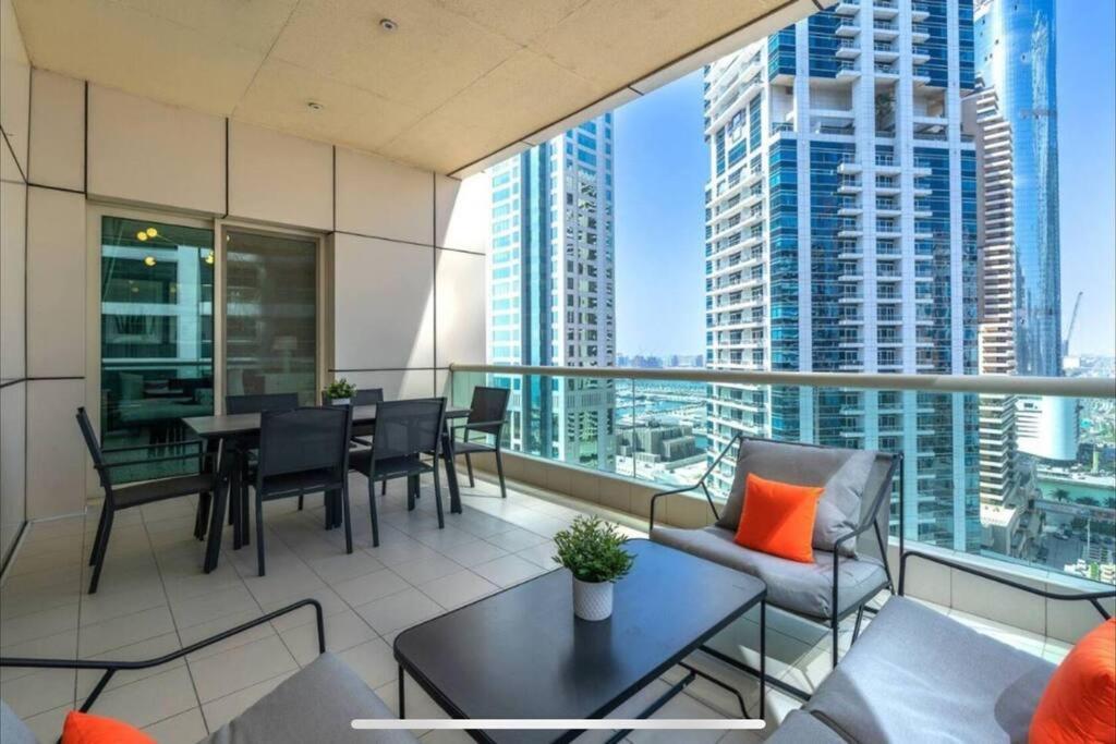 Nr Beach/2 Bed Upgraded/terrace *