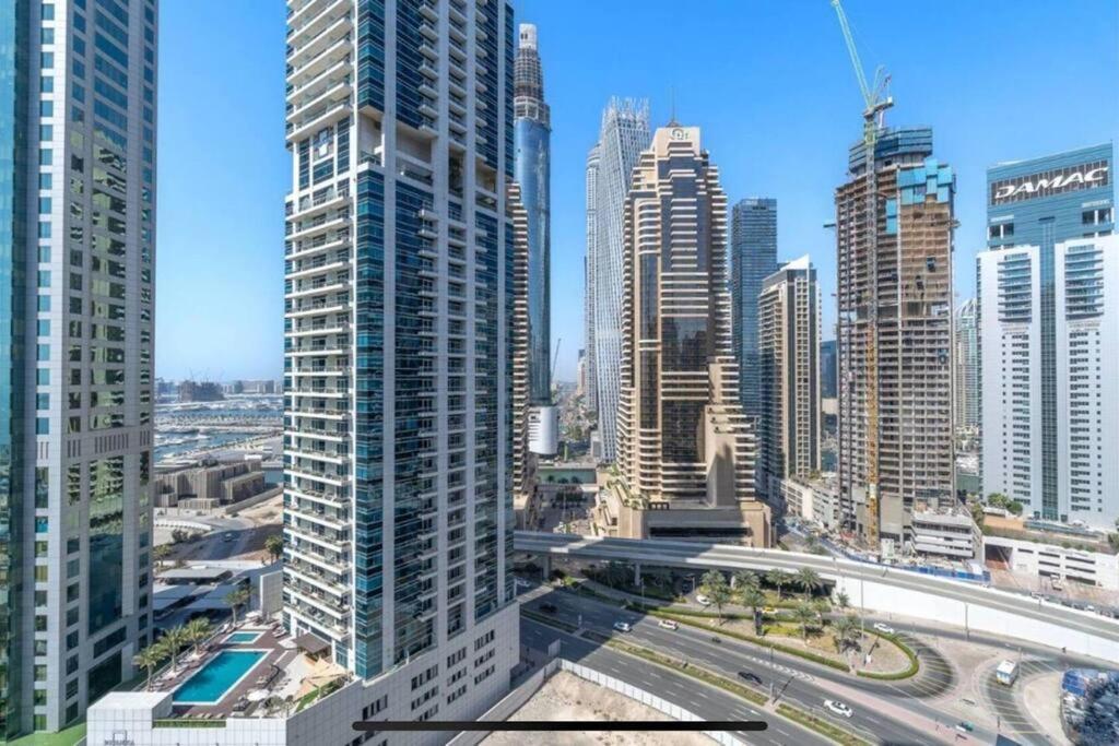 Nr Beach/2 Bed Upgraded/terrace * Dubaï