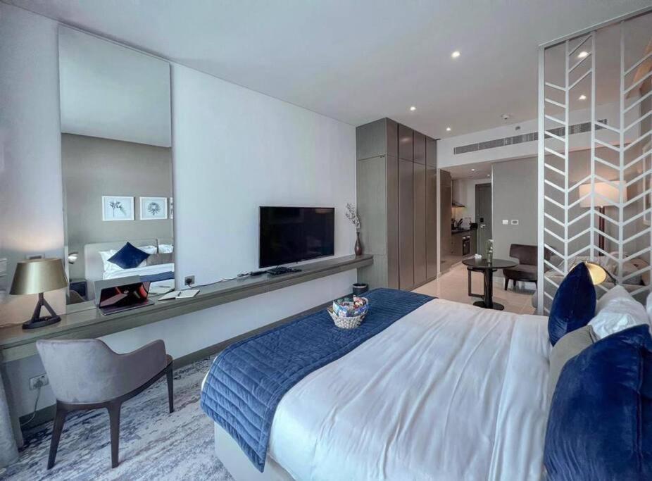Appartement Deluxe Business Bay - Canal View - Gym & Pool *