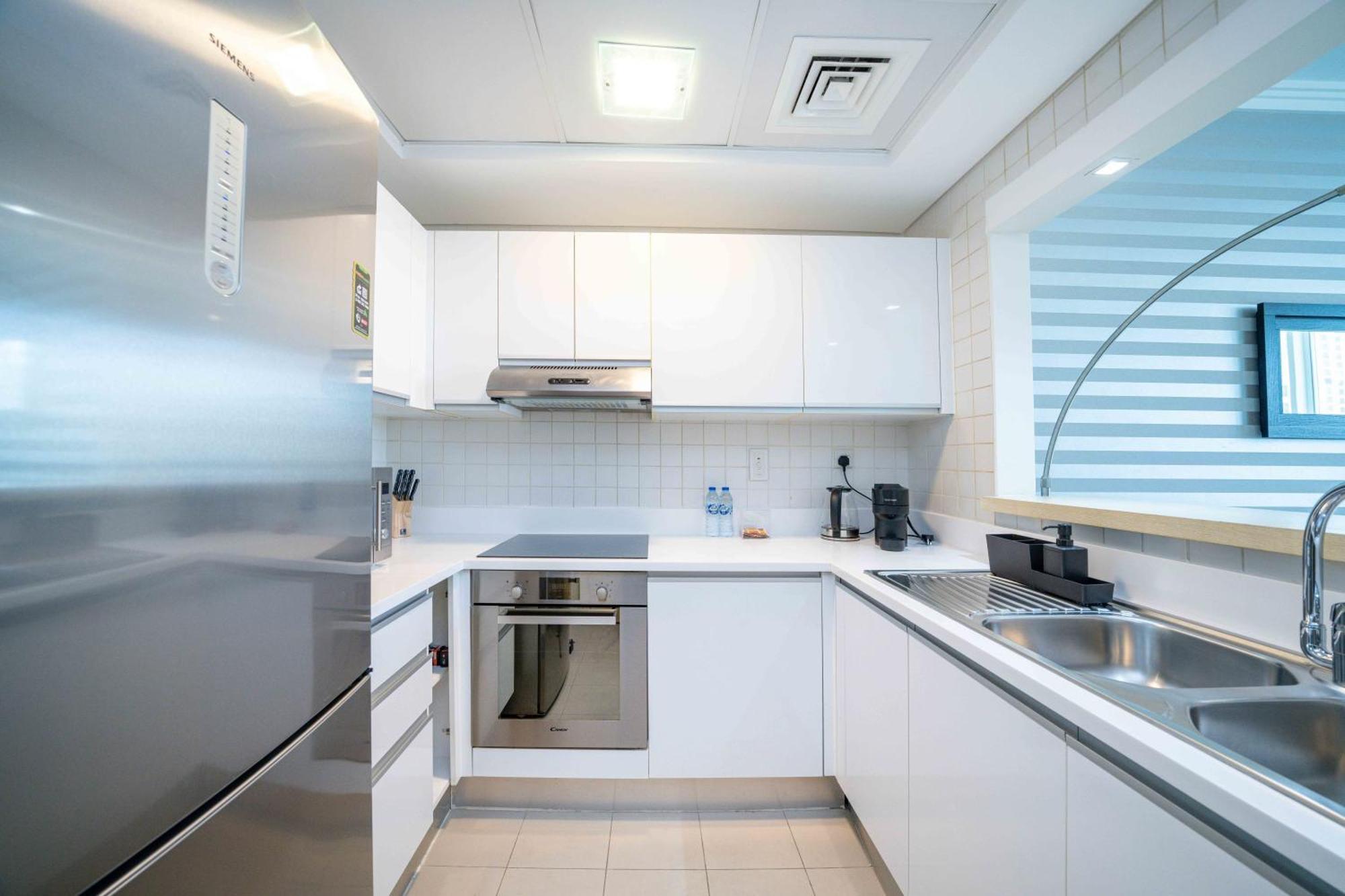 Beachfront 1 Bed With Full Jbr View Lejlighed