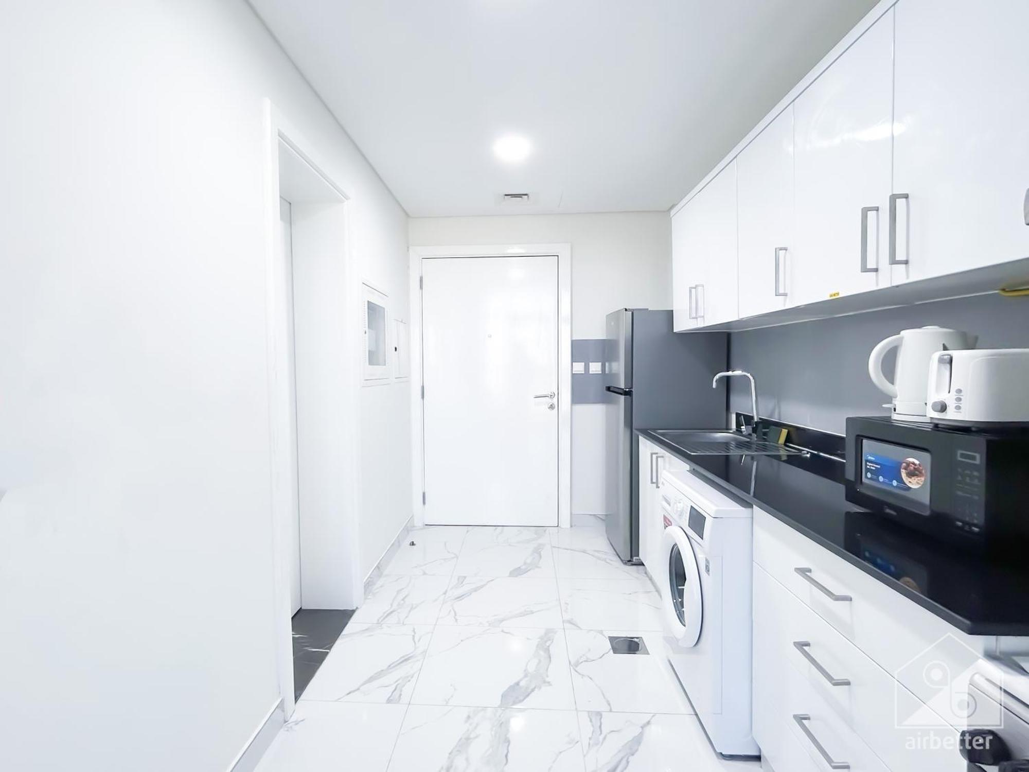 Spacious With Balcony In Al Majan