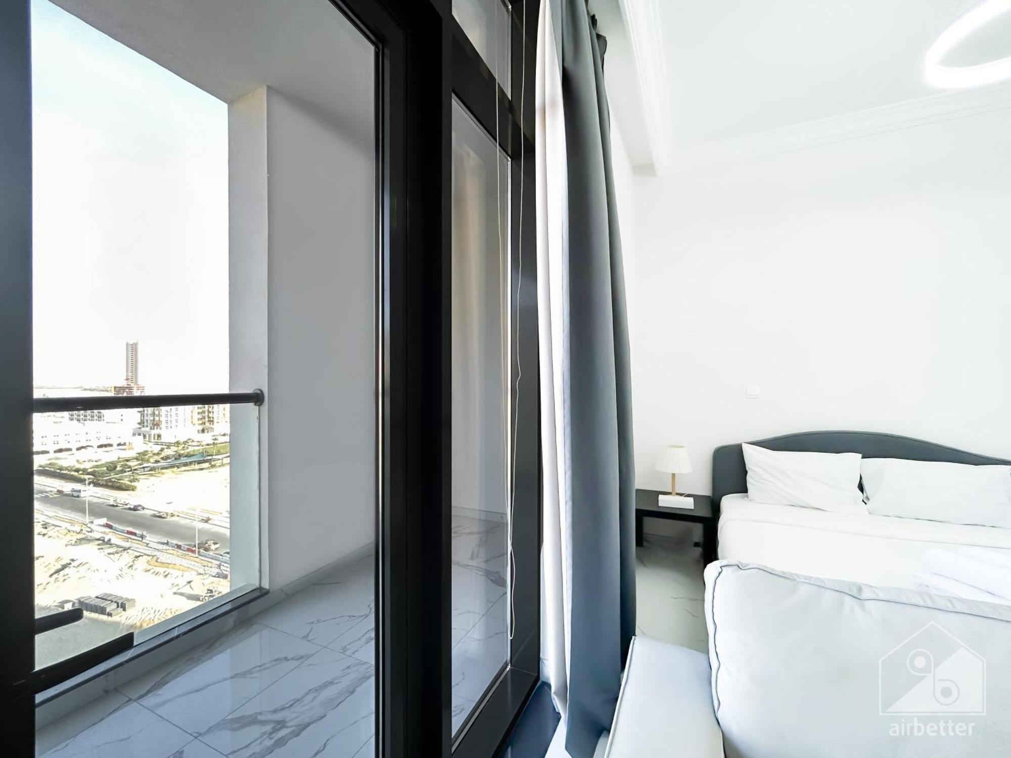 Spacious With Balcony In Al Majan * Dubaï