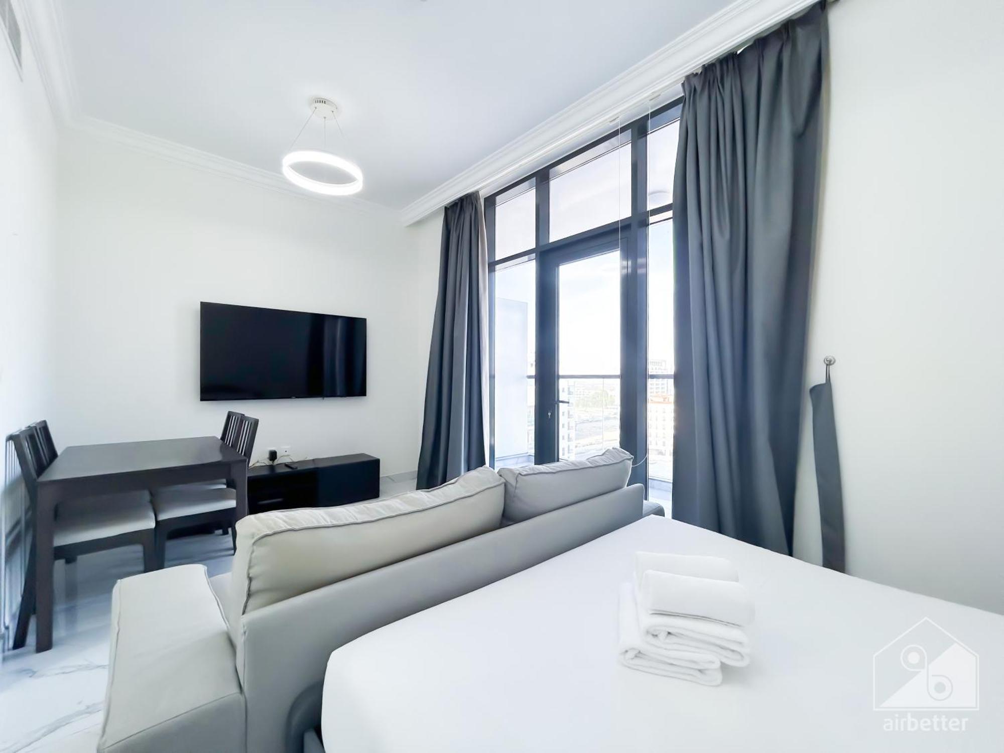 Spacious With Balcony In Al Majan *