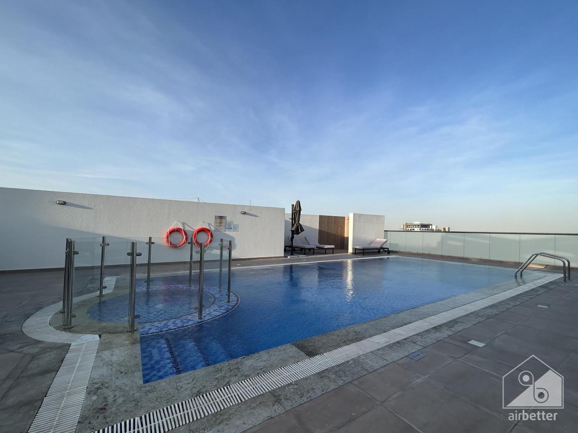 Spacious With Balcony In Al Majan * Dubaï