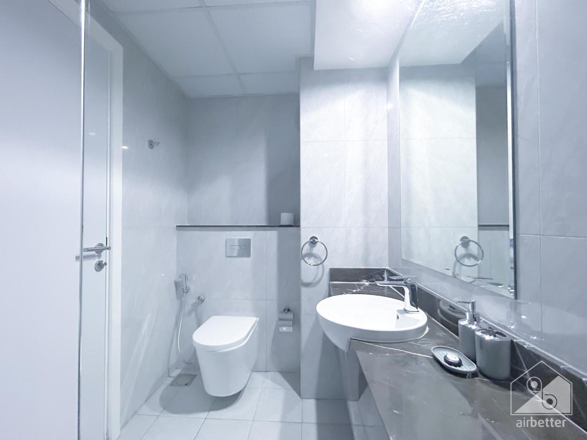 Spacious With Balcony In Al Majan Dubaï